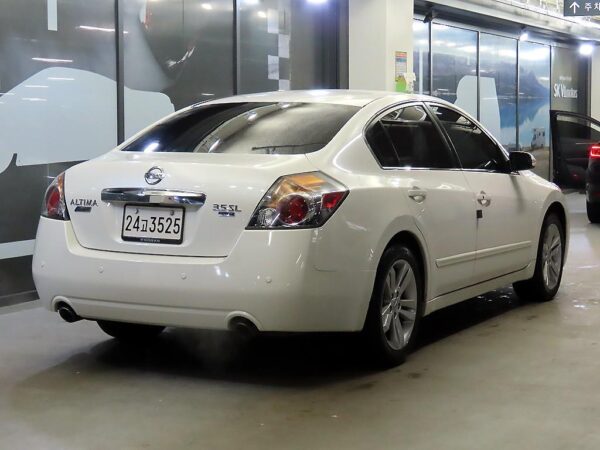 2011 NIssan Altima 4th Generation 3.5 - Image 5