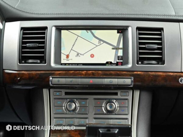 2011 Jaguar XF 3.0D V6 Premium - Image 15