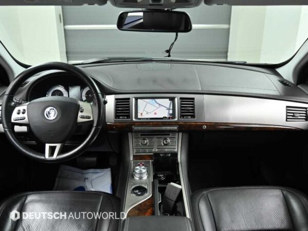 2011 Jaguar XF 3.0D V6 Premium - Image 8