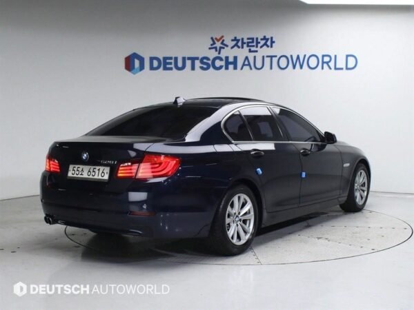 2011 BMW 5Series (6th Generation) 528i - Image 21