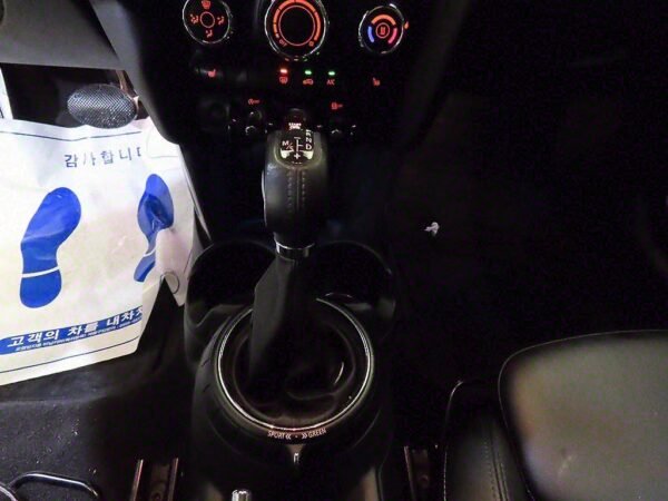 2014 Mini Cooper (3rd Generation) 1.5 - Image 9