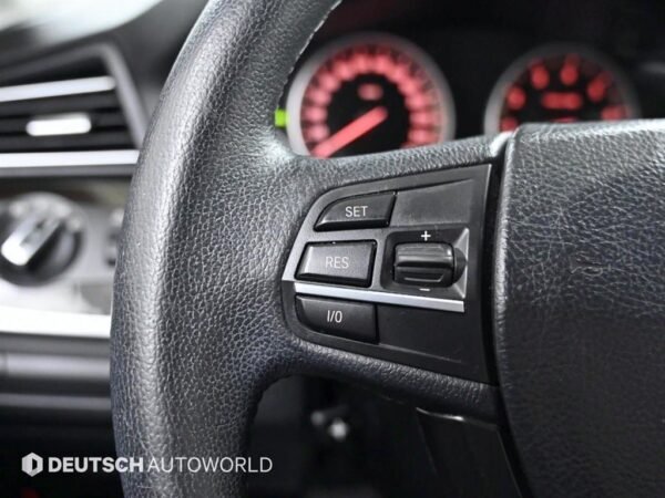 2011 BMW 5Series (6th Generation) 528i - Image 6