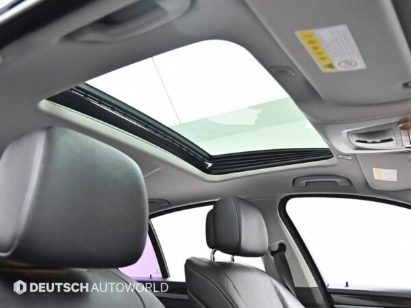 2011 BMW 5Series (6th Generation) 528i - Image 4