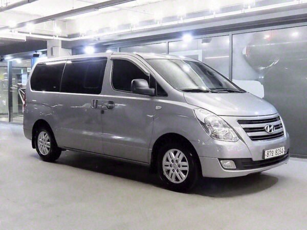 2017 Hyundai Grand Starex 5seater Diesel Van Mordern