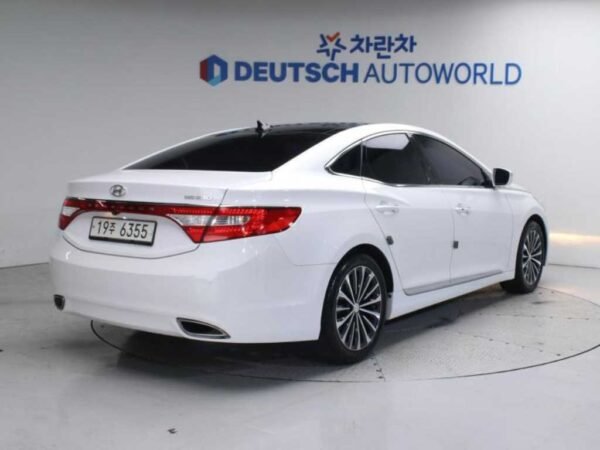 2014 HYUNDAI GRANDEUR HG 240 Modern - Image 21
