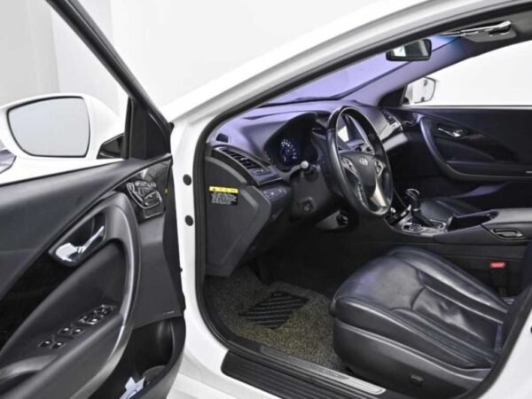 2014 HYUNDAI GRANDEUR HG 240 Modern - Image 12