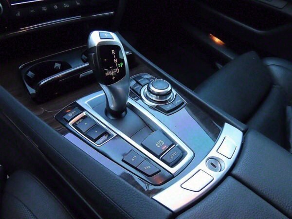 2009 BMW 7series (5th generation) 740Li - Image 12