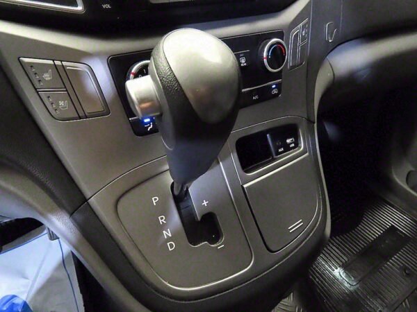 2017 Hyundai Grand Starex 5seater Diesel Van Mordern - Image 10