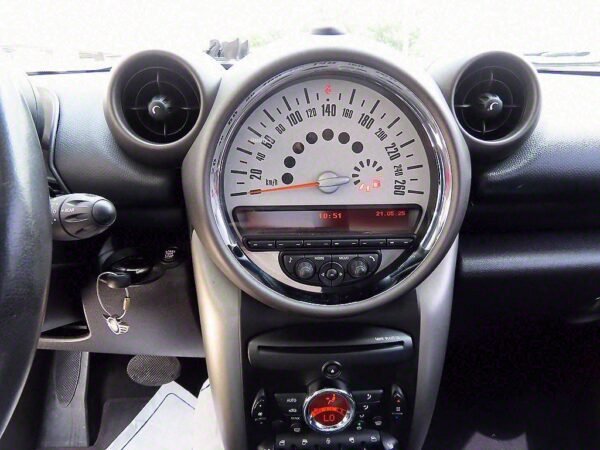 2011 MINI COUNTRYMAN 1.6 - Image 8