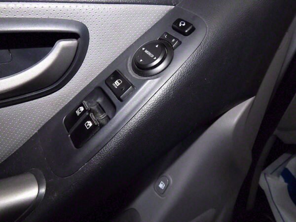 2017 Hyundai Grand Starex 5seater Diesel Van Mordern - Image 8