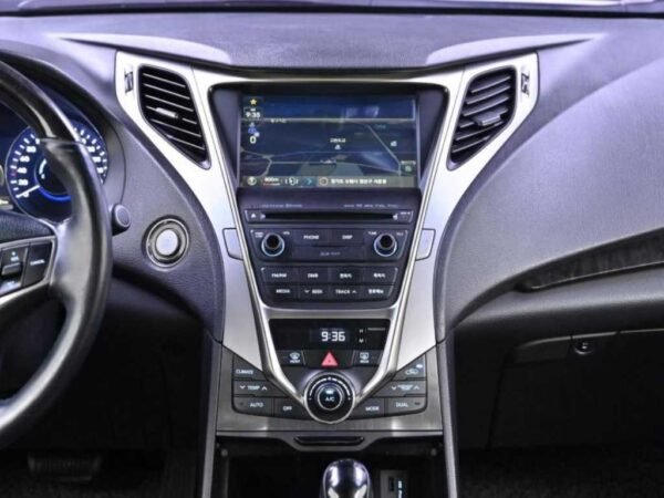 2014 HYUNDAI GRANDEUR HG 240 Modern - Image 9