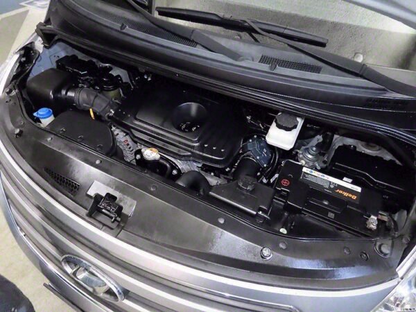 2017 Hyundai Grand Starex 5seater Diesel Van Mordern - Image 4