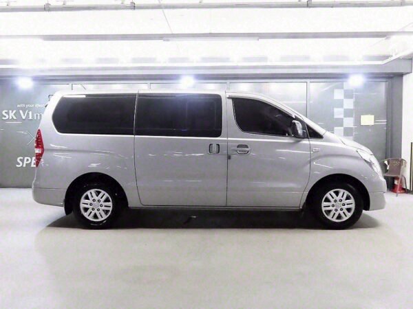 2017 Hyundai Grand Starex 5seater Diesel Van Mordern - Image 19