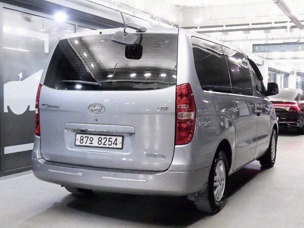 2017 Hyundai Grand Starex 5seater Diesel Van Mordern - Image 18