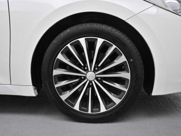 2014 HYUNDAI GRANDEUR HG 240 Modern - Image 18
