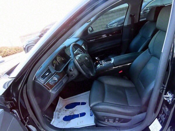 2009 BMW 7series (5th generation) 740Li - Image 17