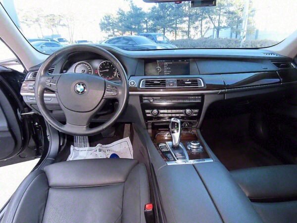 2009 BMW 7series (5th generation) 740Li - Image 15