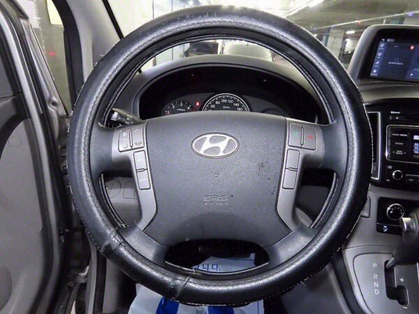 2017 Hyundai Grand Starex 5seater Diesel Van Mordern - Image 14