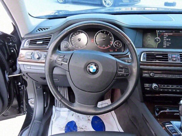 2009 BMW 7series (5th generation) 740Li - Image 14