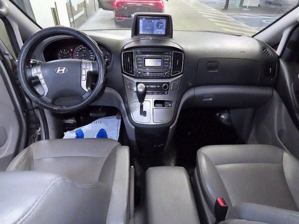 2017 Hyundai Grand Starex 5seater Diesel Van Mordern - Image 12
