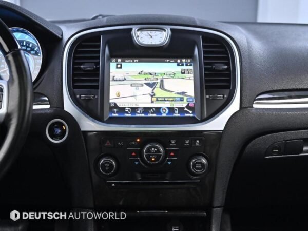 2014 Chrysler 300C (2nd generation) 3.6 - Image 9