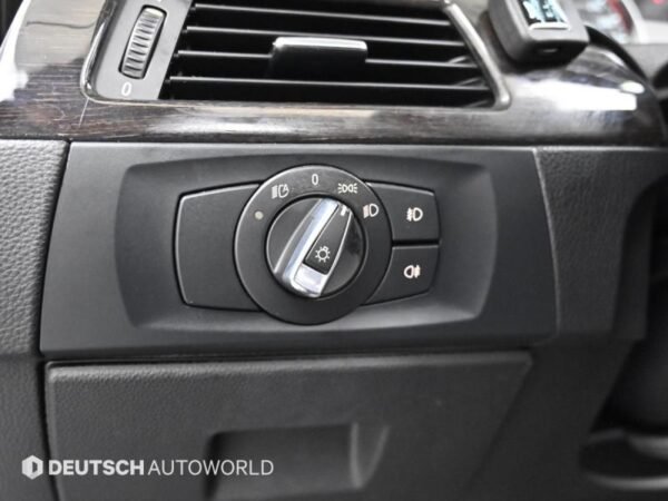 2011 BMW 3series (5th generation) Convertible 328i - Image 4