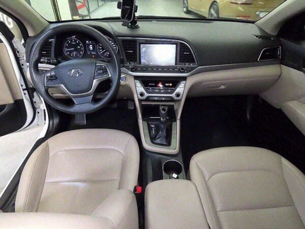 2017 HYUNDAI AVANTE AD 106 GDi Value Plus - Image 2