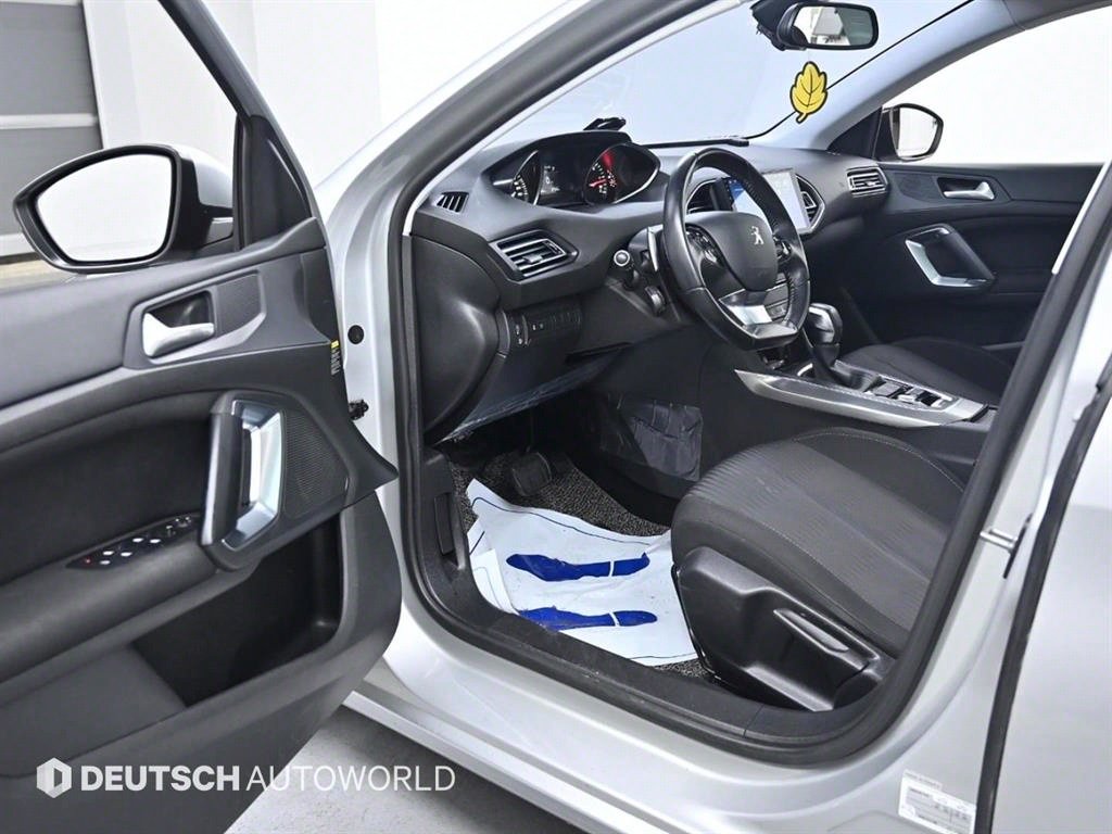 2017 Peugeot 308 (2nd generation) SW 1.6 BlueHDi - Image 12