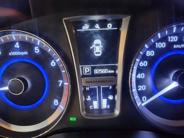 2015 HYUNDAI GRANDEUR HG 240 Modern - Image 10