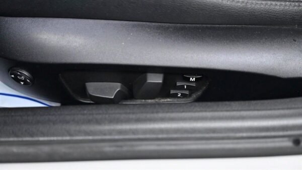 2011 BMW Z4 (2nd generation) 35is sDrive - Image 8