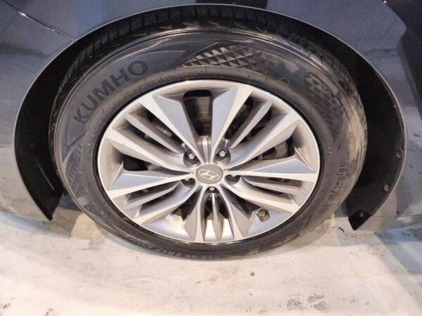 2015 HYUNDAI GRANDEUR HG 240 Modern - Image 4