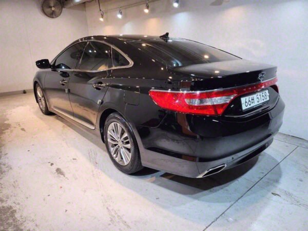 2015 HYUNDAI GRANDEUR HG 240 Modern - Image 19
