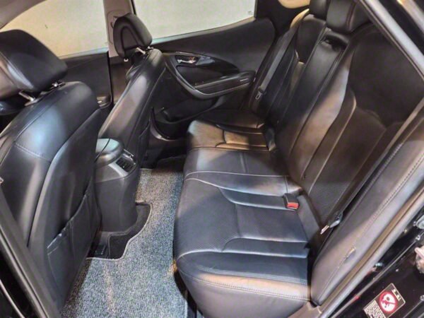 2015 HYUNDAI GRANDEUR HG 240 Modern - Image 17