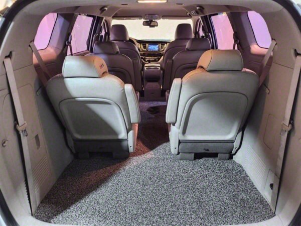 2017 KIA All New CARNIVAL Diesel Luxury - Image 17
