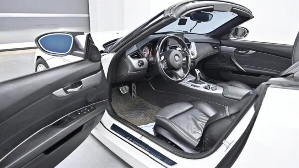 2011 BMW Z4 (2nd generation) 35is sDrive - Image 17