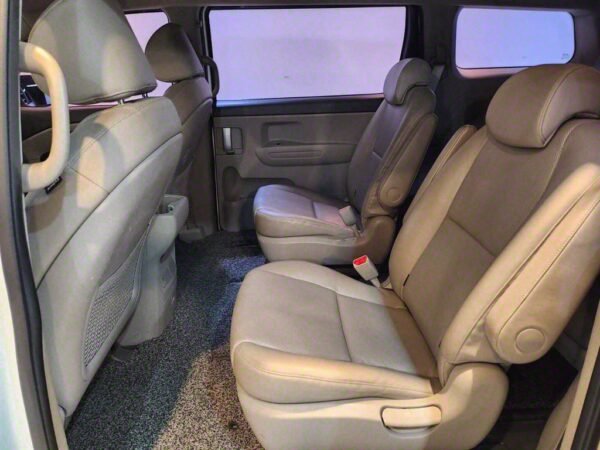 2017 KIA All New CARNIVAL Diesel Luxury - Image 16