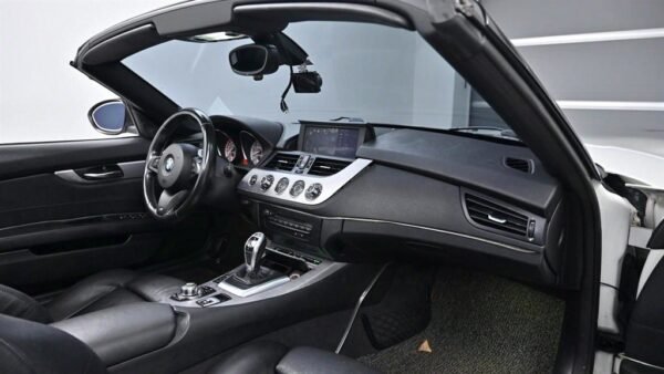 2011 BMW Z4 (2nd generation) 35is sDrive - Image 16