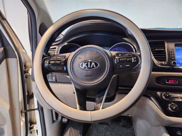 2017 KIA All New CARNIVAL Diesel Luxury - Image 14