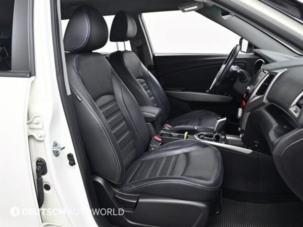 2016 KG Mobility (SSANGYONG) TIVOLI Gasoline 2WD LX - Image 13