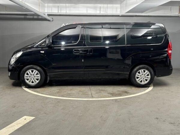 2016 Hyundai Grand STAREX Diesel Ban Modern - Image 17