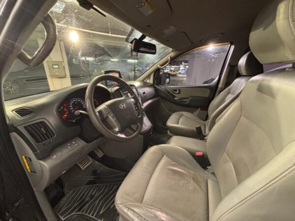 2016 Hyundai Grand STAREX Diesel Ban Modern - Image 9