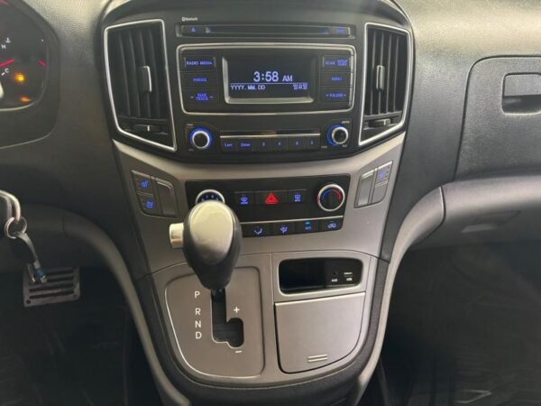 2016 Hyundai Grand STAREX Diesel Ban Modern - Image 14