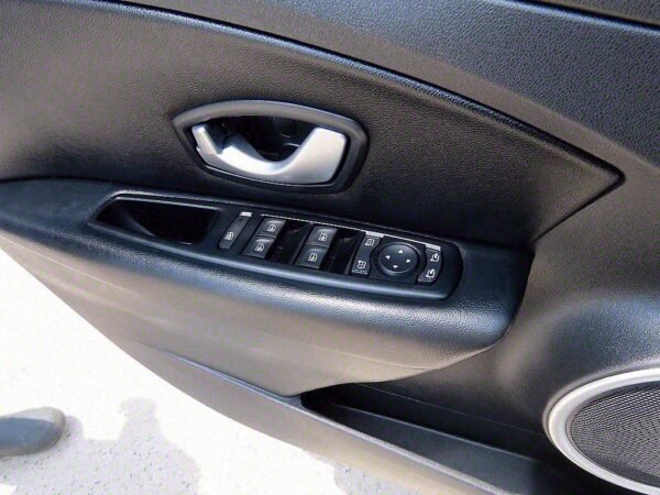 2015 Renault (SAMSUNG) SM3 NEO RE - Image 10