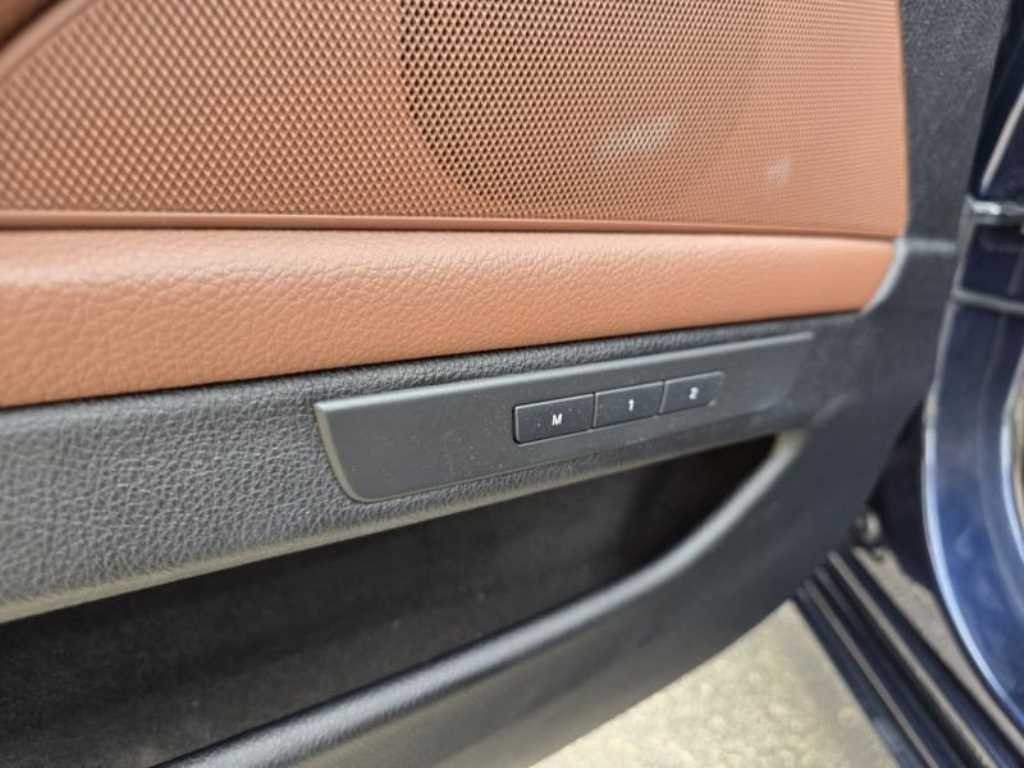 2013 BMW 5series (6th generation) 528i xDrive - Image 12