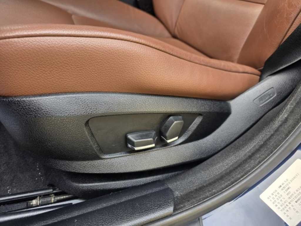 2013 BMW 5series (6th generation) 528i xDrive - Image 11