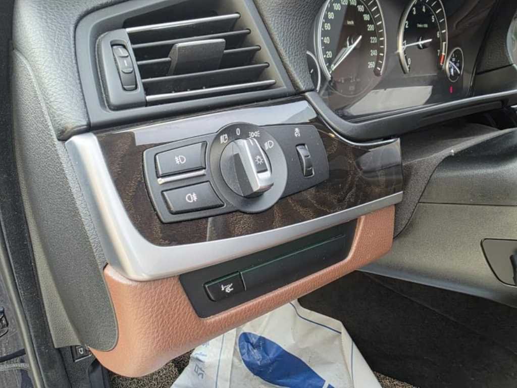 2013 BMW 5series (6th generation) 528i xDrive - Image 10