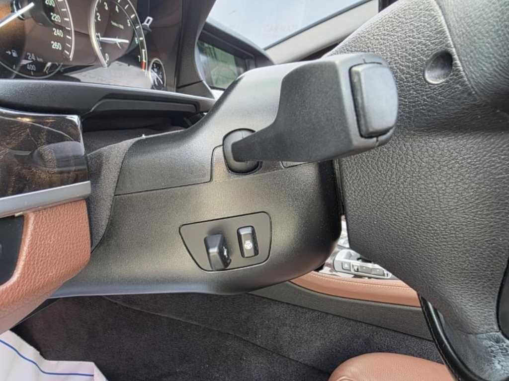 2013 BMW 5series (6th generation) 528i xDrive - Image 9