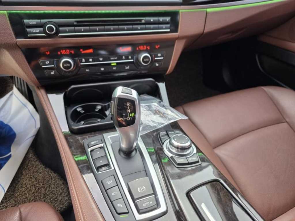 2013 BMW 5series (6th generation) 528i xDrive - Image 7