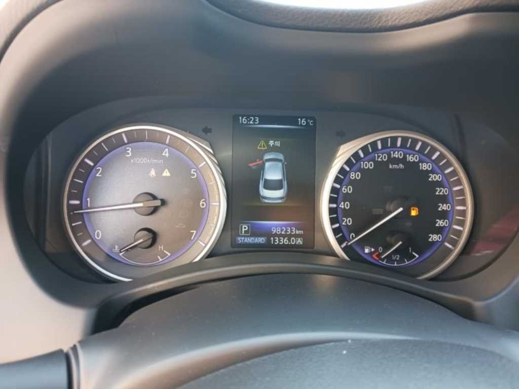 2016 Infiniti Q50 2.2D Premium - Image 11