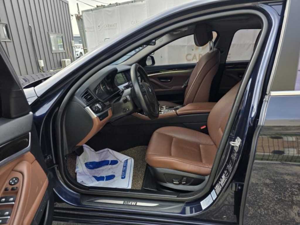 2013 BMW 5series (6th generation) 528i xDrive - Image 14